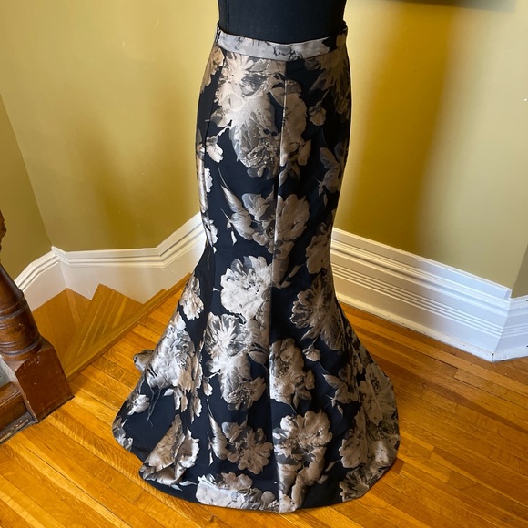 Formal skirt size 2 - Picture 3 of 9